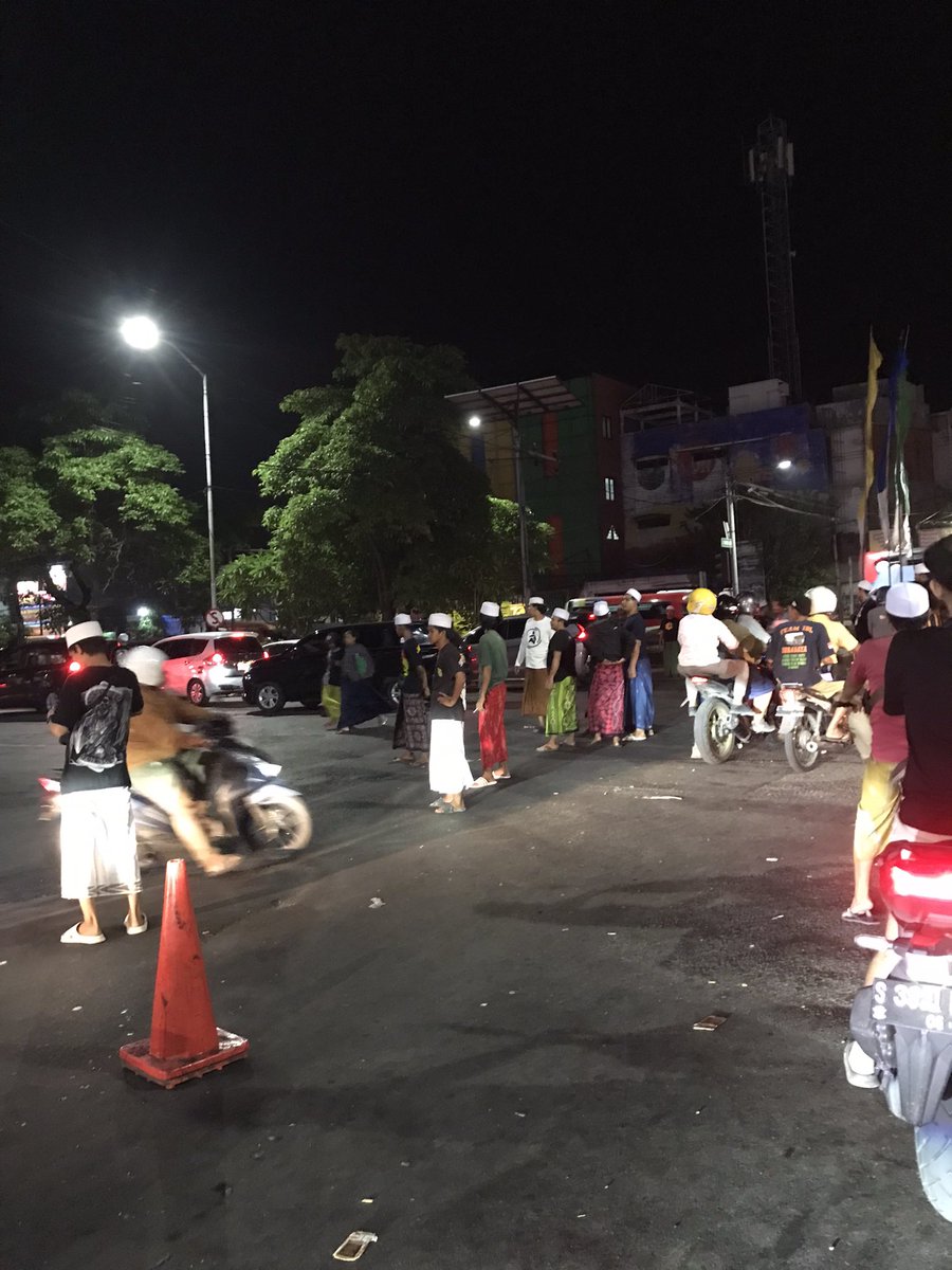 Sudah sangat jarang melihat peran polisi lalu lintas di surabaya 🫠