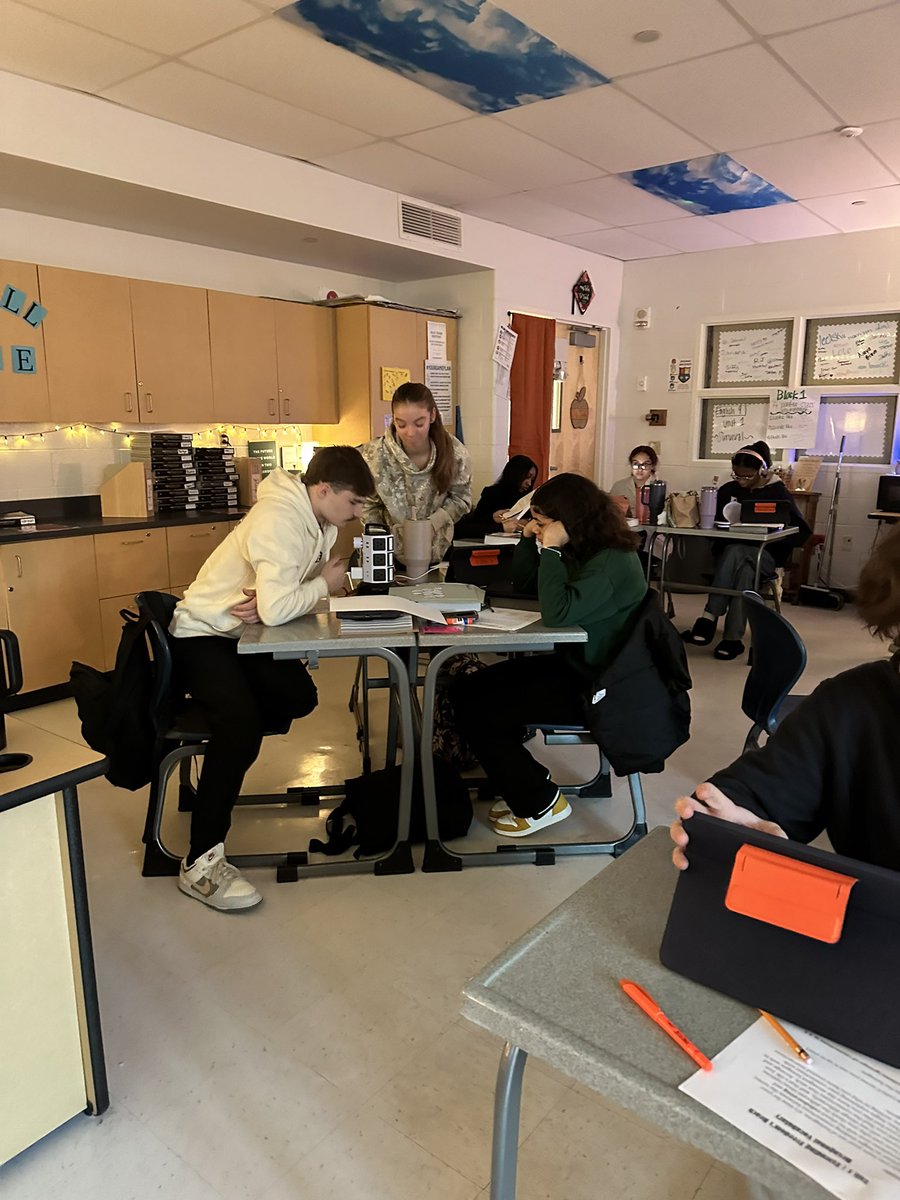 English 10 students collaborating with our Unit’s Vocabulary using hexagons and building connections! #Warriorize #PHS