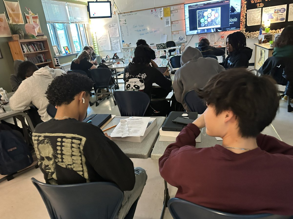 emmabelle_'s tweet photo. English 10 students collaborating with our Unit’s Vocabulary using hexagons and building connections! #Warriorize #PHS https://t.co/J69Qr9vd4O