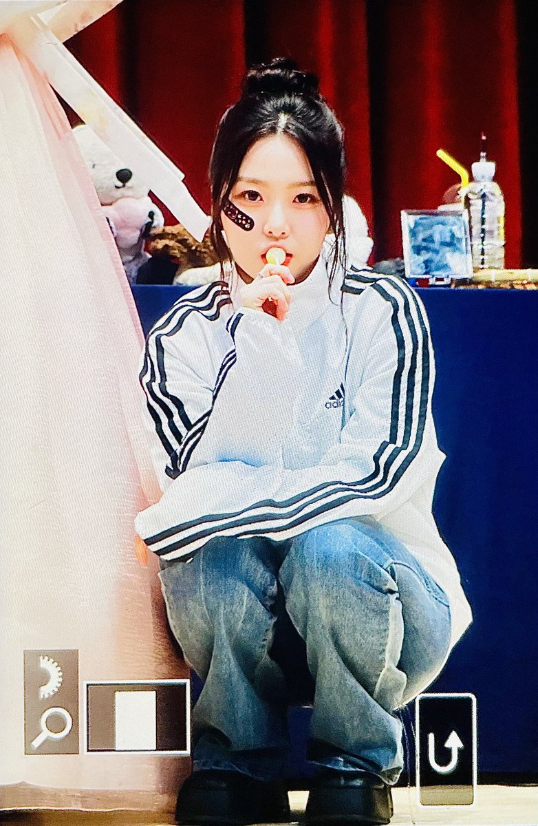011117S2's tweet photo. 250201 

우리동네 노는언니 🍬

#쟄과콩나물 #아이칠린 #ICHILLIN #재키 #JACKIE #강채연 https://t.co/oleppun8jl