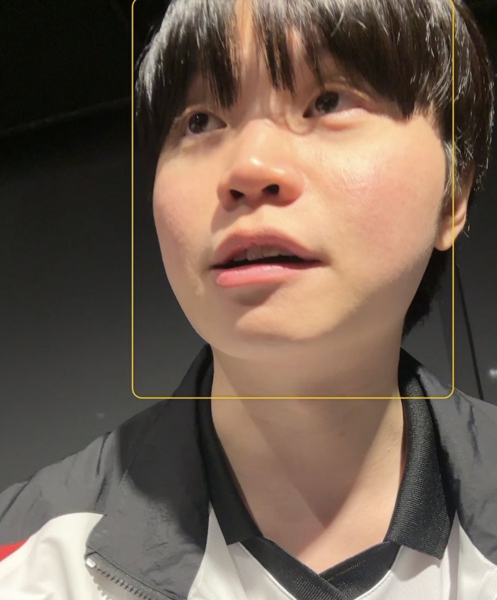 혼자 찍어달라고 햇는데 이런 표정을 지으심
#Bdd