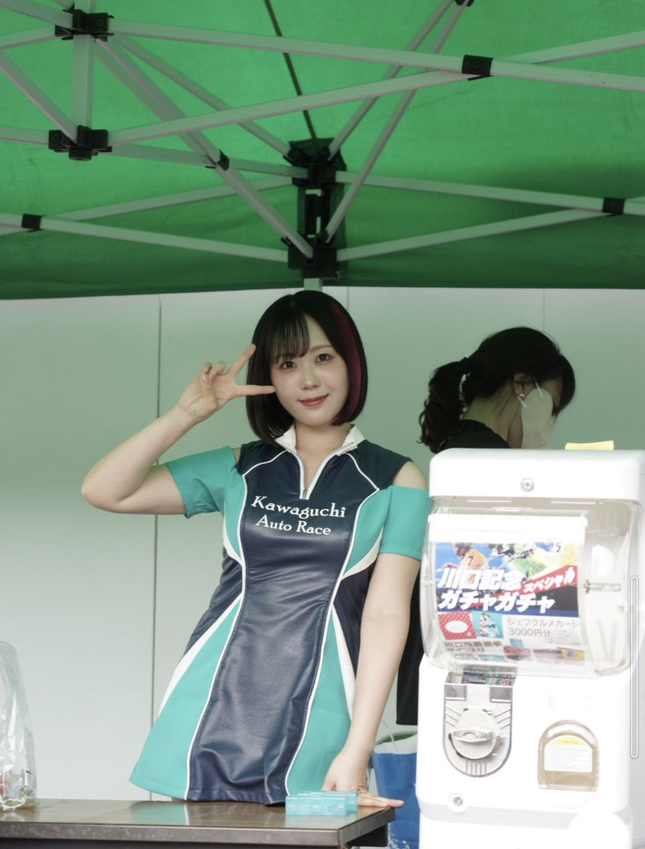 SaiYuuWa_google's tweet image. 夜道雪さんカッコ良かった。
2024年大晦日 競争車での試走先導✨
記念にイラストに 😄

最新はハンドルも競争仕様になってます。
コーナー攻めて欲しくなる。
　🏍️💨💨

イラスト @tdra08n_bさん作
#オートレース
#川口オート
#夜道雪　声優 歌手 バイク女子
　アニメ #スーパーカブ 小熊CV他
🏍️🛵🎙️🎶
