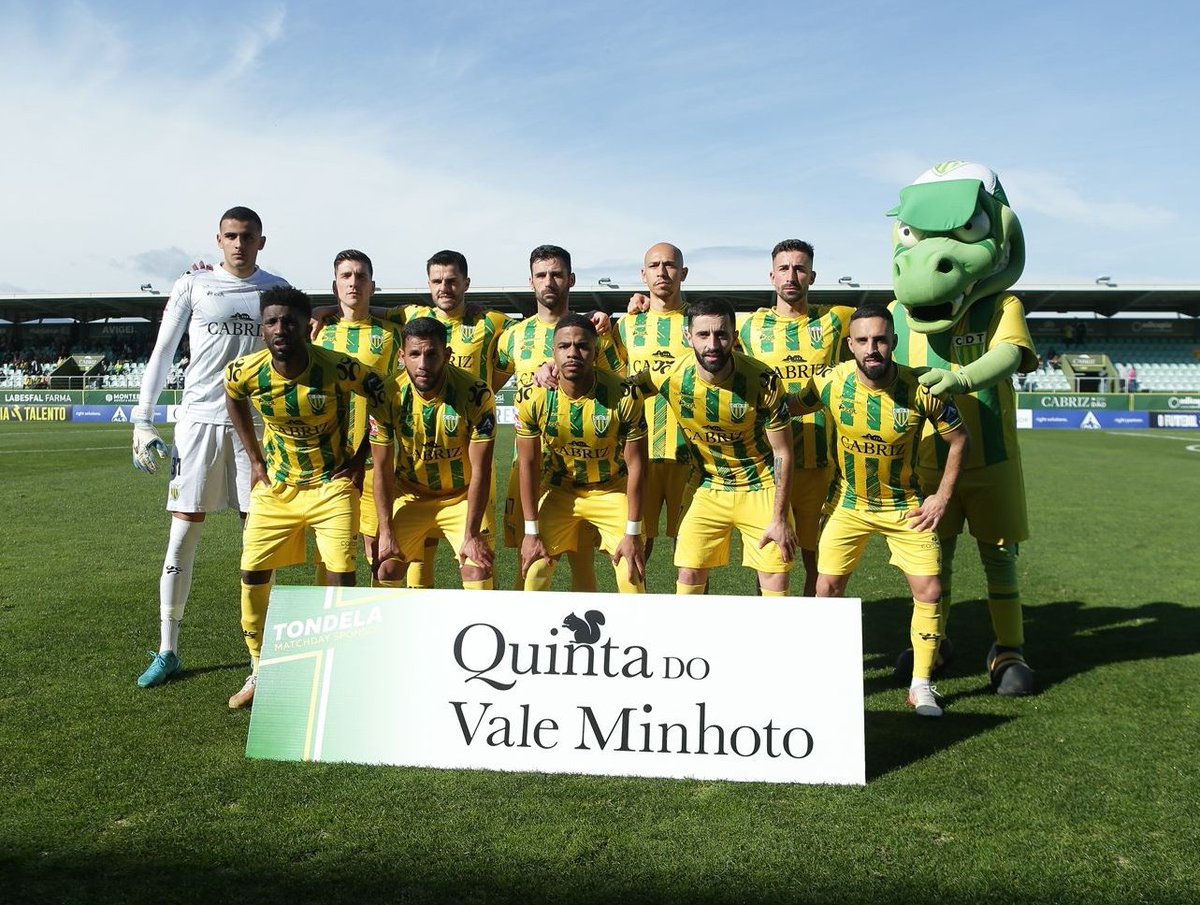 CDTondela1933's tweet photo. 💛💚
#PeloTondela #CDTPEN #LigaPortugalMeuSuper https://t.co/EVUxIkGcM6