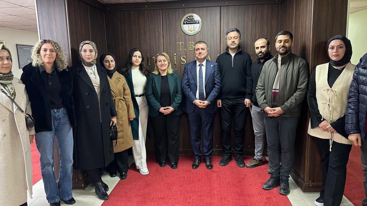 BitlisBarosu's tweet photo. Meslek İçi Eğitim kapsamında, baromuz üyesi avukatlara yönelik, Batman Barosu Önceki Dönem Başkanı Av.Erkan ŞENSES’in  sunumu ile “AYM ve AHİM Başvuru Süreçleri”konulu eğitim semineri düzenlenmiştir.Kendisine vermiş olduğu emek ve katkılardan ötürü teşekkür ederiz. https://t.co/ciUyGL4I7t