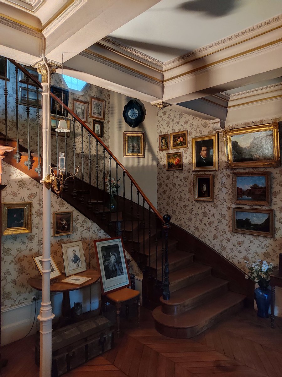 Maxime Dehan (@maximedehan) on Twitter photo Le hall d'entrée de la Sablière et l'escalier central. 1892-1893. Architecte Girard.
Les pièces historiques de la maison méritent également une inscription MH, en plus des jardins à l'italienne qui s'inscrivent ensemble dans l'Histoire de Lyon. <a href="/datirachida/">Rachida Dati ن</a> <a href="/bernstephane/">Stéphane Bern</a> Le hall d'entrée de la Sablière et l'escalier central. 1892-1893. Architecte Girard.
Les pièces historiques de la maison méritent également une inscription MH, en plus des jardins à l'italienne qui s'inscrivent ensemble dans l'Histoire de Lyon. <a href="/datirachida/">Rachida Dati ن</a> <a href="/bernstephane/">Stéphane Bern</a>