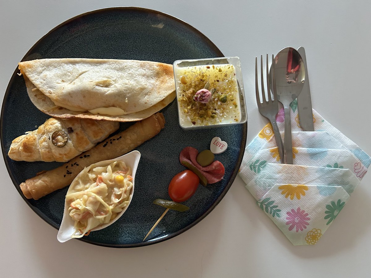 Wereld lunch gisteren bij de Open Hof aan het Füglerplein. Mooie ontmoetingen met zeer betrokken vrijwilligers. Dank voor de heerlijke gerechten #samen #omziennaarelkaar #Rustenburg