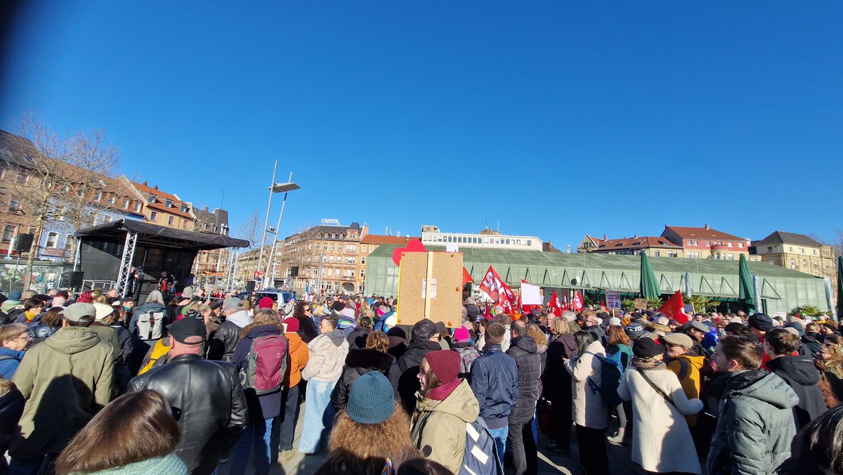 Grownz's tweet photo. Mannheim stabil. Die Brandmauer der Zivilgesellschaft gegen den Faschismus steht!
Danke an die tausenden Teilnehmer und die Redner der Parteien, der Religionsgemeinschaften und Gewerkschaften.
#ma0102
#NieWiederIstJetzt
#MerzKannNichtKanzler
#Brandmauer https://t.co/xVy1voZgaK