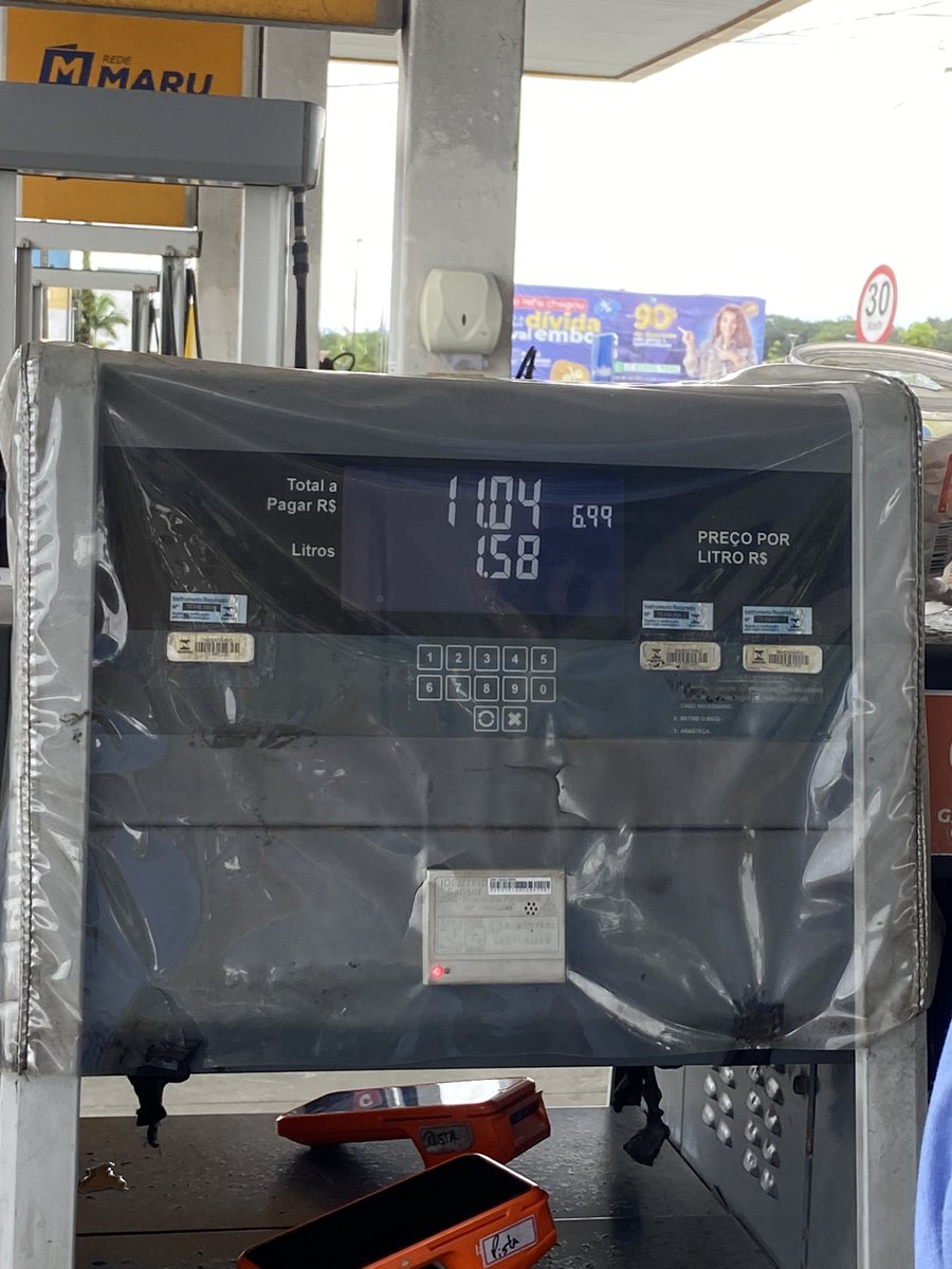 leograssi10's tweet photo. baratinho a gasolina graças á Deus https://t.co/6Ifzk4T4rS