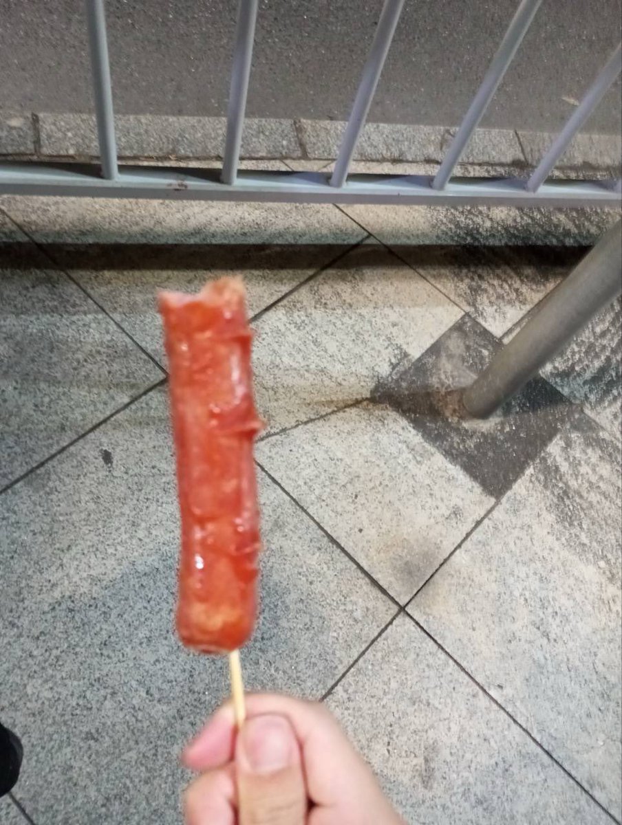 AdmimF's tweet photo. 除了每天的自律，偶尔也会小小的放纵一下啦（明天努力跑回来😭😭） https://t.co/760wrEfwDn