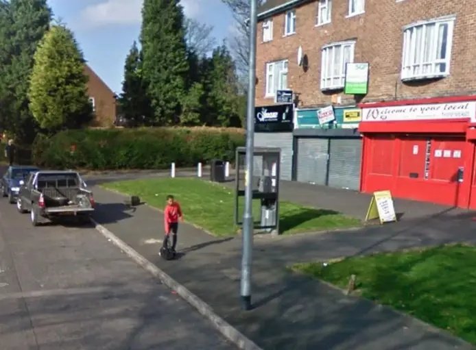 11-year-old Marcus Rashford pictured in Wythenshawe waiting for a lift to the Man Utd academy.

Will always be one of our own. ❤️