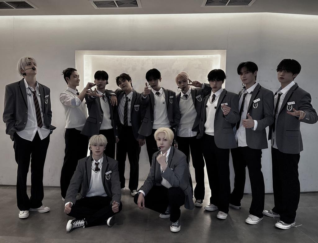 zuyeocn's tweet photo. THE BOYZ FAN-CON 𝗧𝗛𝗘 𝗕 𝗟𝗔𝗡𝗗 DAY 2 COMPLETE. What makes THE BOYZ happiest? Spending precious moments with THE B filled with excitement! May our beautiful youth and this dazzling moment last forever. We'll be waiting for you here again tomorrow. https://t.co/8HstdszbJS