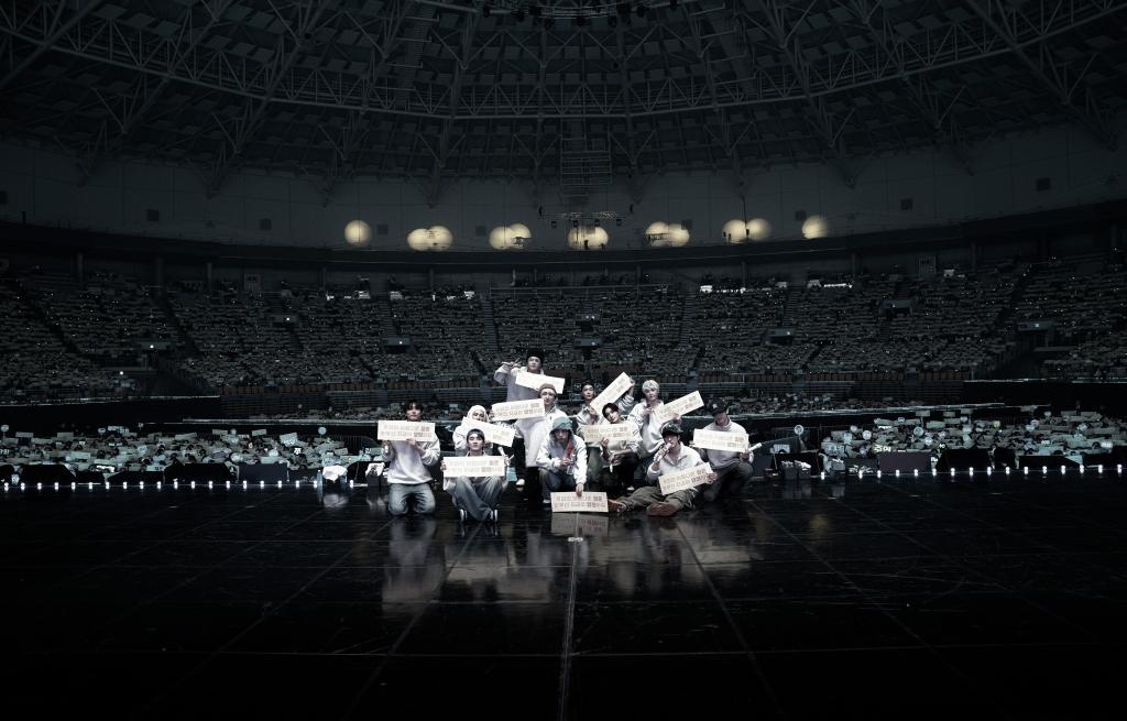 zuyeocn's tweet photo. THE BOYZ FAN-CON 𝗧𝗛𝗘 𝗕 𝗟𝗔𝗡𝗗 DAY 2 COMPLETE. What makes THE BOYZ happiest? Spending precious moments with THE B filled with excitement! May our beautiful youth and this dazzling moment last forever. We'll be waiting for you here again tomorrow. https://t.co/8HstdszbJS