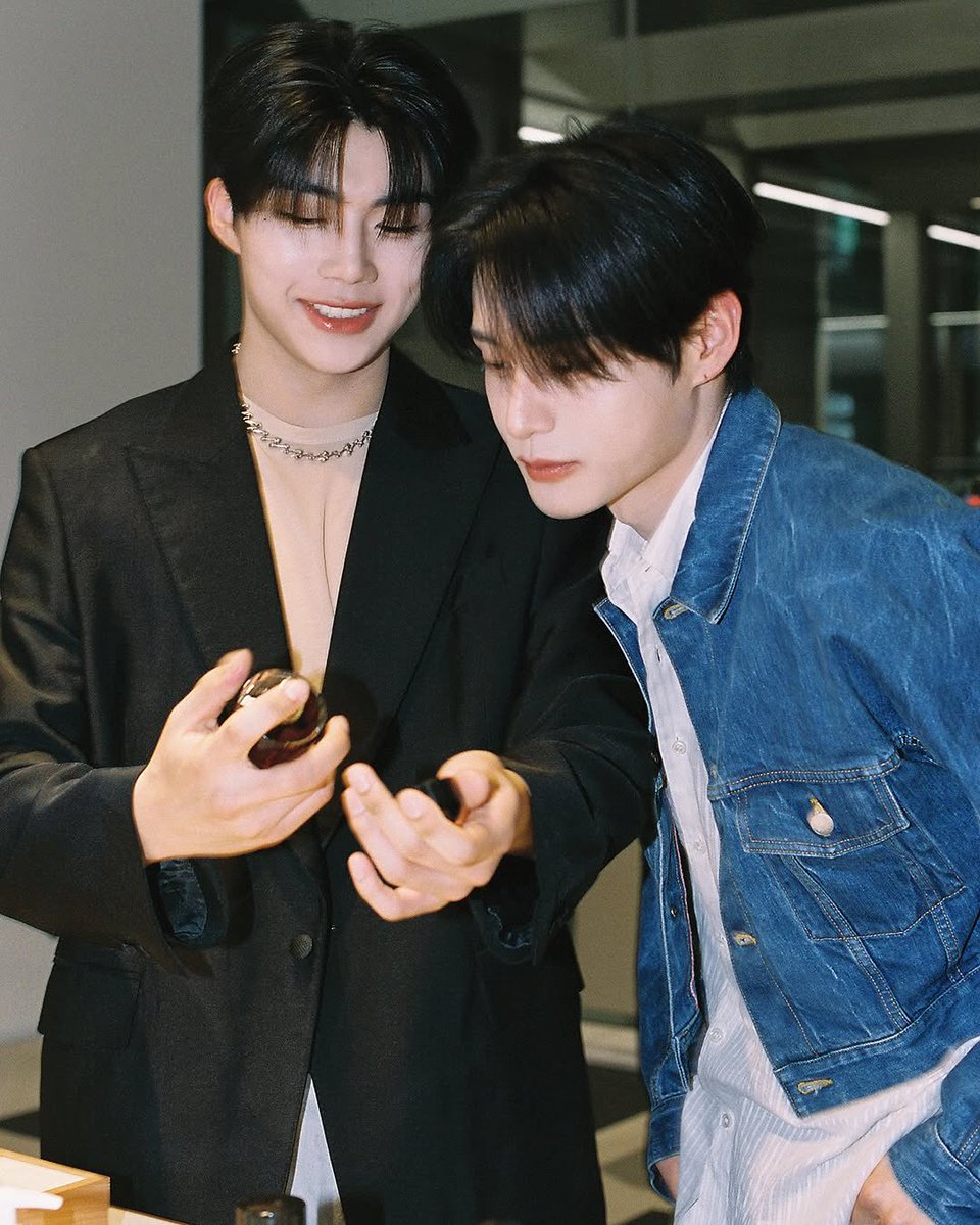 Pulled up to Byredo with Jiwoong hyung to test out their addictively good fragrances, every scent hitting different, every vibe unmatched. From fresh and clean to deep and bold, we’re out here finding our signature scents. Smelling elite, feeling unstoppable.