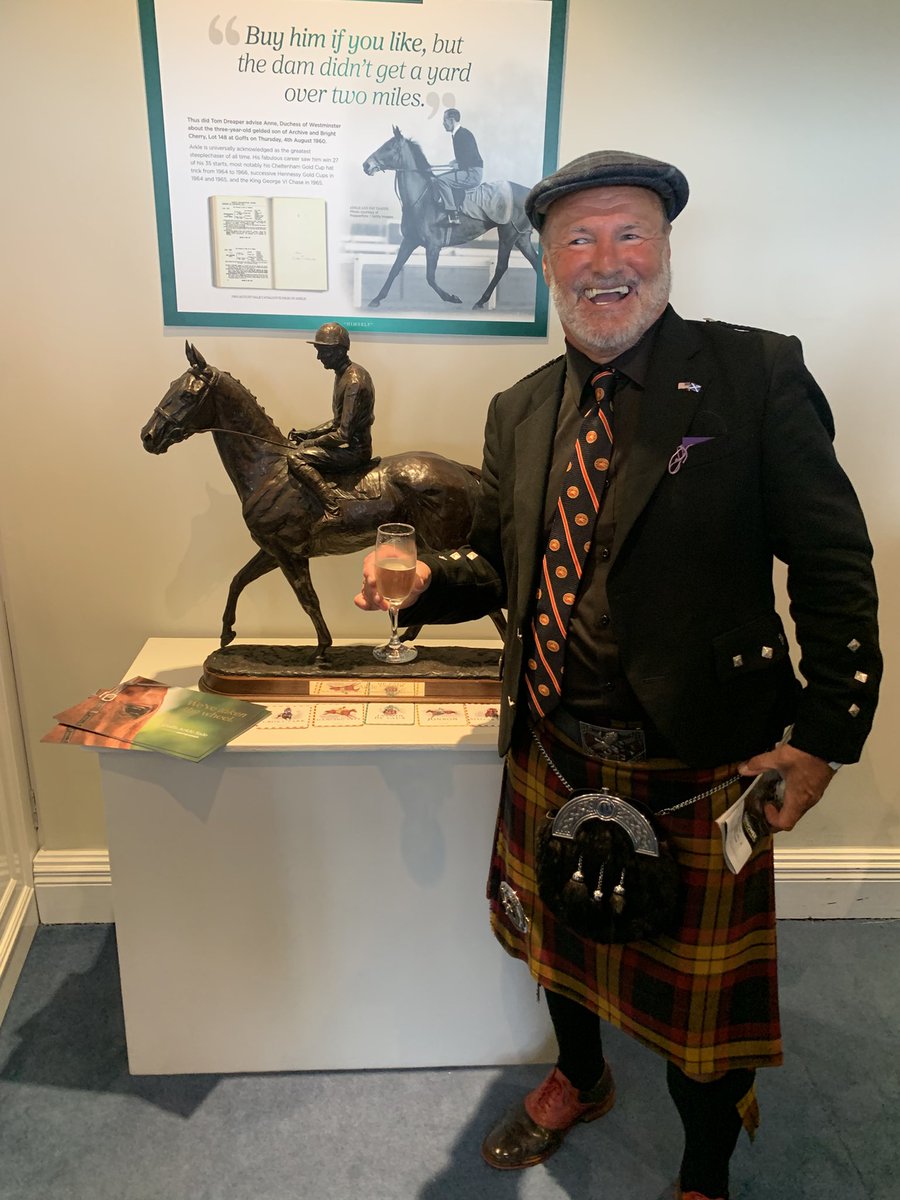 Next up at <a href="/LeopardstownRC/">Leopardstown RC</a> #DublinRacingFestival is the <a href="/goffs/">gustavo servin o.</a> Irish Arkle Novice Chase . Is it going to be Majborough or Ile Atlantique ?