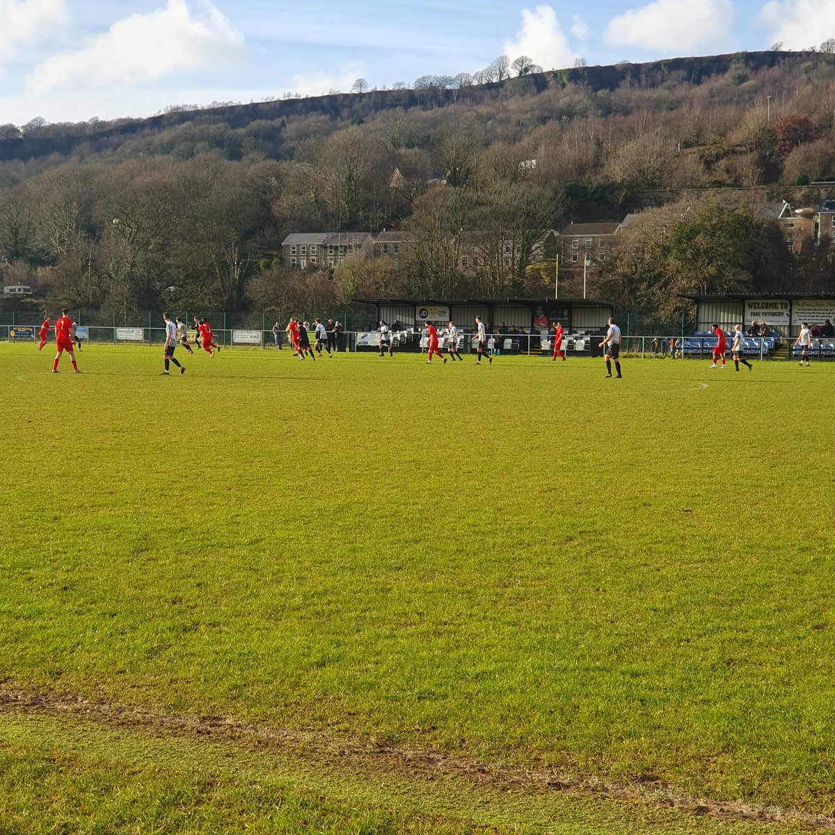 PontardaweTown's tweet image. 34m | Pontardawe Town 1 @CDraconians 0

Still an even game here but Town are still leading 

#UppaPonty #GetInThere