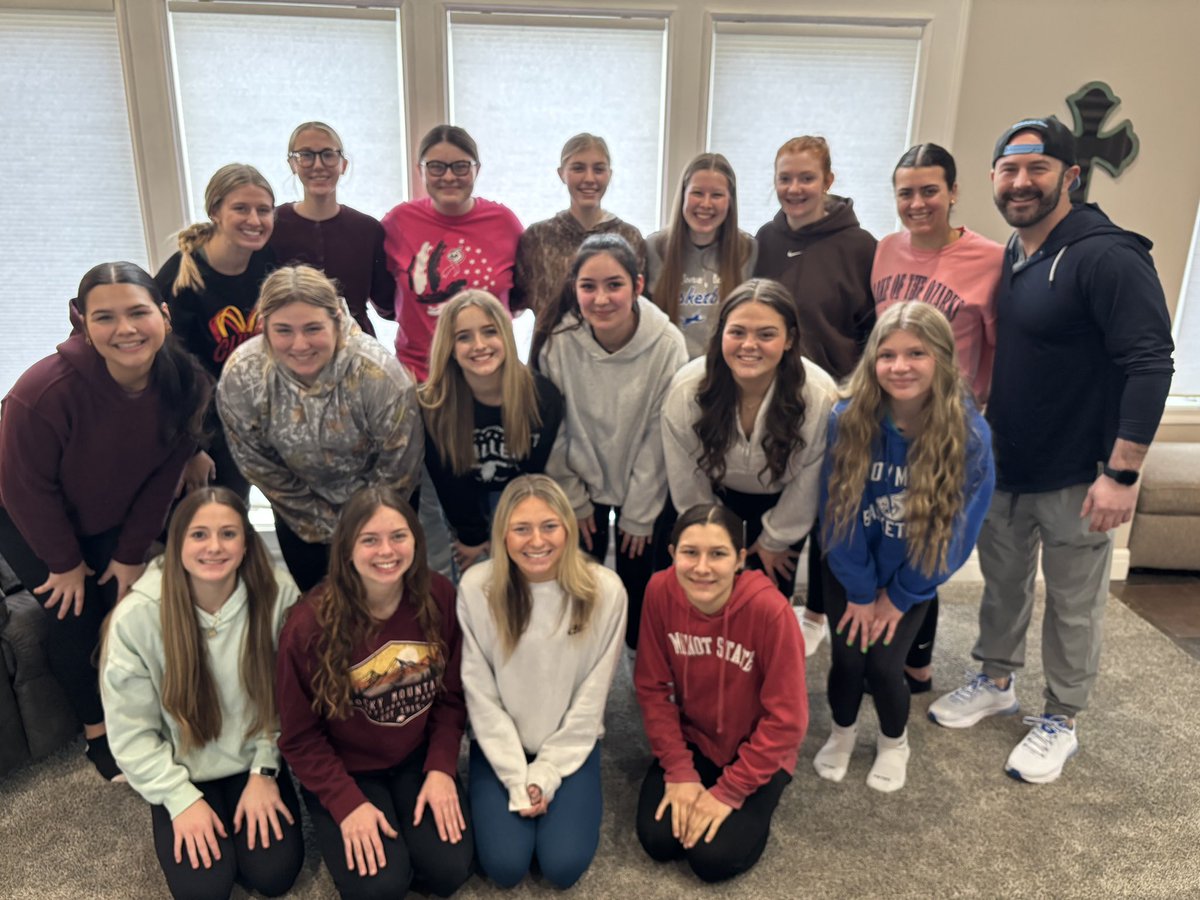 LJLadyMules's tweet image. A little breakfast and fuel for this afternoon! 

#LadyMulesHoops #DifferentRolesSameGoal #ICantButWeCan #Family