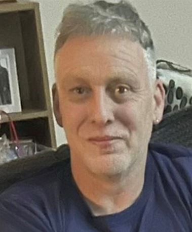 swpolice's tweet image. #HelpUsFind  Mark Kinson, 52.  Last seen yesterday evening, Fri Jan 31, at 9.45pm on Uphill Road, Llanrumney.  It is thought that he turned onto Clevedon Road and then headed up LLanrumey Avenue. He is around 5ft7 and was wearing a dark grey/blue tracksuit.  Quote 2500033949.