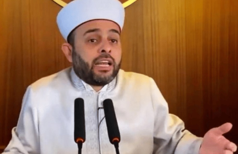 Bir din adamı polis korumaları ile geziyorsa, onda Allah korkusundan ziyade, Göt korkusu vardır...