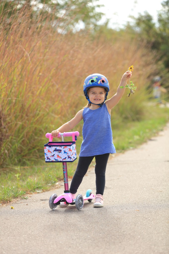 MicroKickboard's tweet image. Roses are red, violets are blue, here is a flower picked just for you 🥰

#Valentine #ValentinesDay #LoveMonth #LoveToScoot #LoveMicro