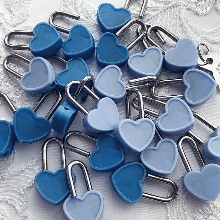 ......

الذوق و الرد المُحترم وجبر الخواطِر 
 مالهش علاقة نهائياً بالنِفاق الإجتماعي🤍.

......

تتفقوووون؟؟؟؟