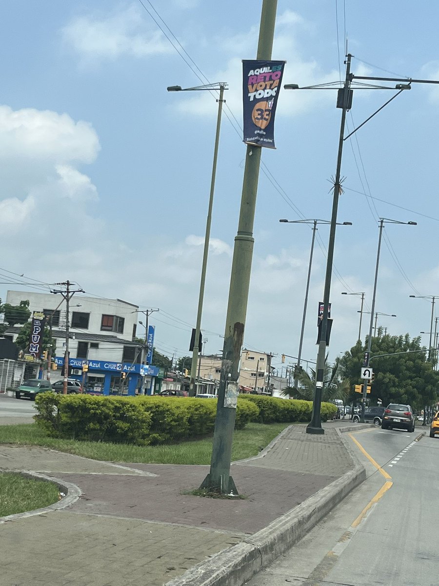 rogeriparraless's tweet photo. Como es de tu ideología de mierda si lo permites @aquilesalvarez en una zona regenerada, si no conoces Guayaquil es en el norte, Av Isidro Ayora https://t.co/JCVY1D1wN2