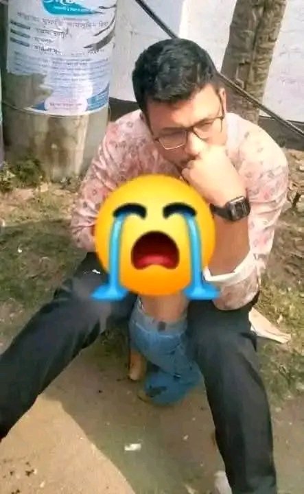 অটোরিকশা থেকে ছিটকে পিকাপের চাকার নিচে পড়ে  শিশুটি মৃত্যু বরণ করেছেন😢
সন্তানের প্রাণহীন দেহ নিয়ে বাবা নিস্তব্ধ হয়ে হয়ে বসে আছে। চট্টগ্রামের পটিয়ায় আজ এই হৃদয়বিদারক ঘটনা ঘটে গেলো। 

আল্লাহ এমন বিপদ থেকে সবাইকে হেফাজত করুক।