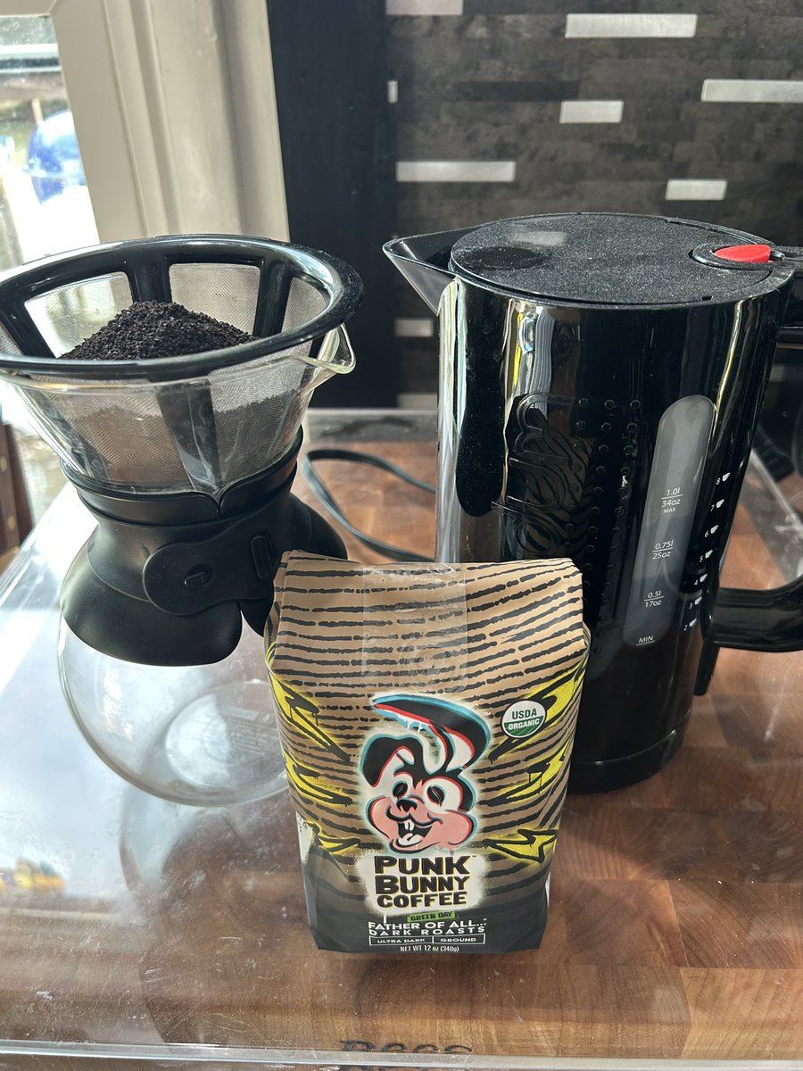 _DirtyRay_'s tweet photo. Giving this a try this morning…. #GreenDay  #punkbunny https://t.co/7FeFynfVo7