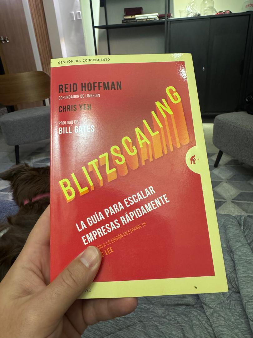 ✨ 𝐒𝐞́𝐩𝐭𝐢𝐦𝐨 𝐥𝐢𝐛𝐫𝐨 𝐝𝐞𝐥 𝐫𝐞𝐭𝐨 𝐝𝐞 𝐥𝐞𝐜𝐭𝐮𝐫𝐚 𝟐𝟎𝟐𝟓: 𝐁𝐥𝐢𝐭𝐳𝐬𝐜𝐚𝐥𝐢𝐧𝐠 📖

Si hay un libro esencial para los emprendedores que están escalando su empresa, es este. Blitzscaling es más que una estrategia de crecimiento: es un cambio de mentalidad para