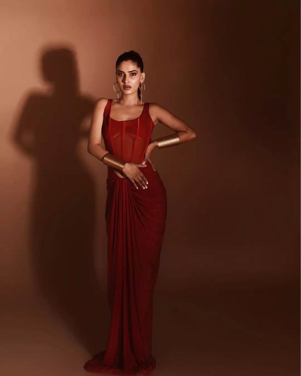 glammodels_hub's tweet photo. Follow  @glammodels_hub 

Beauties 😍 :
Karishma Sharma 
Shweta Sharda 

👗Wearing : Deme by Gabriella 

#model #karishmasharma  #shwetasharda #BudgetSession2025  #UditNarayan https://t.co/ckvVycDiiB