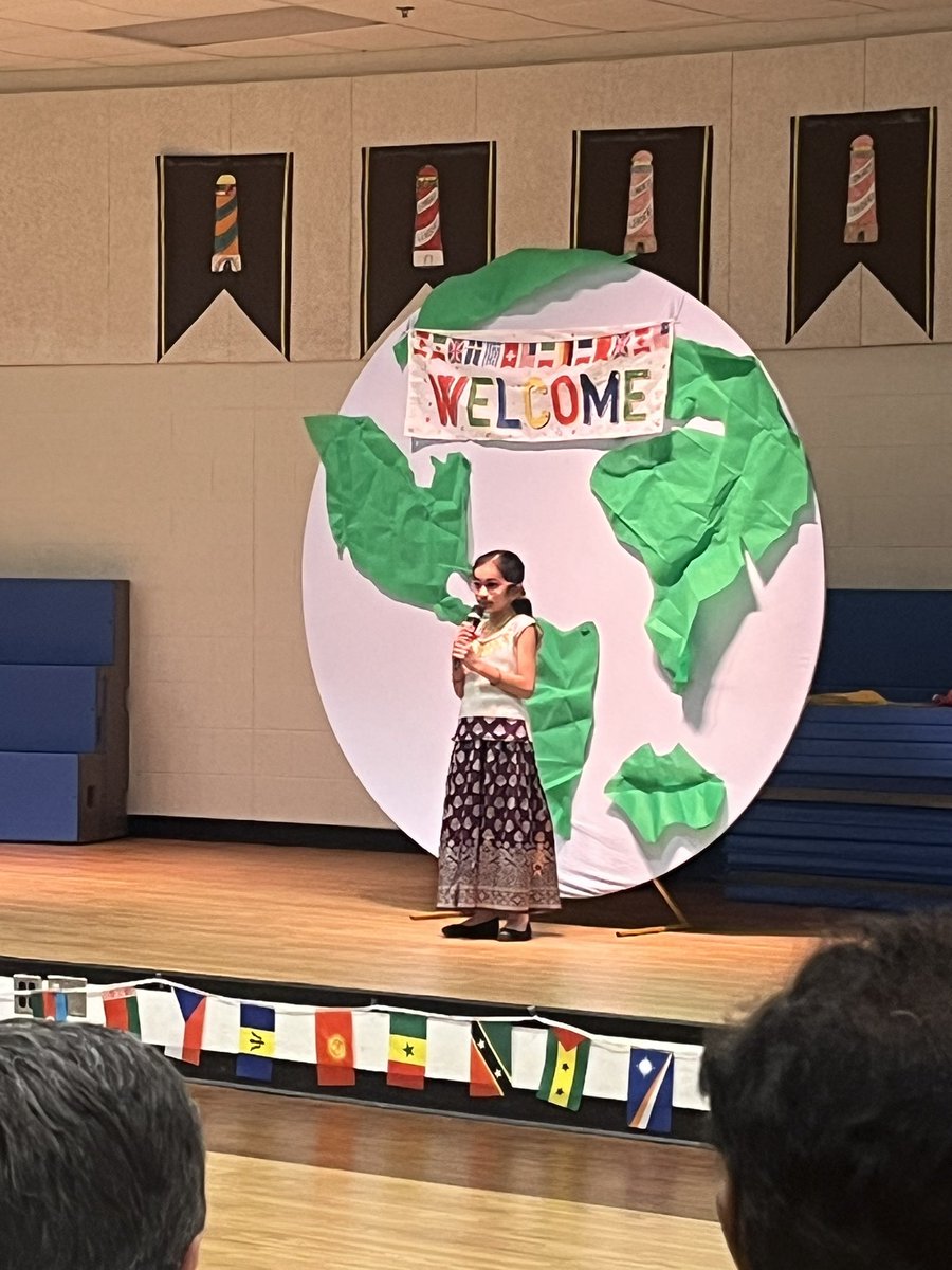 LongacreElem's tweet photo. Heritage Night success! Families celebrated the cultures &amp; heritages that make up our school family through presentations, table displays &amp; food! https://t.co/jJ1BW5dVRd