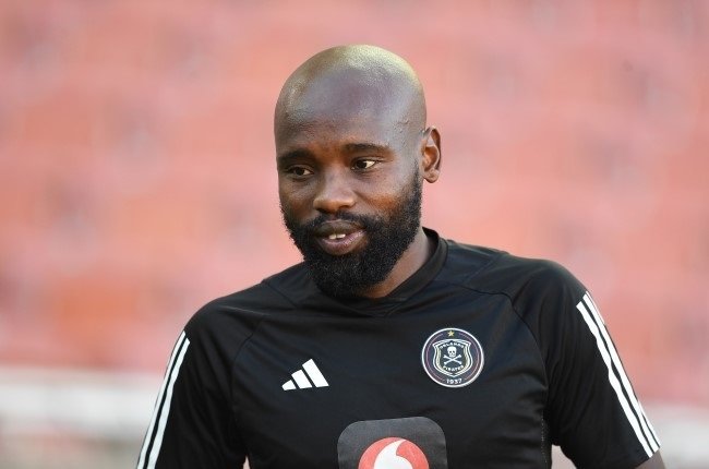 Siga_Sixty's tweet photo. Orlando Pirates unsang hero, this gentleman works hard and often unrecognized. I see you, young man #SowetoDerby ##khosination #BetwaySowetoDerby https://t.co/1DbNcD2OJ2