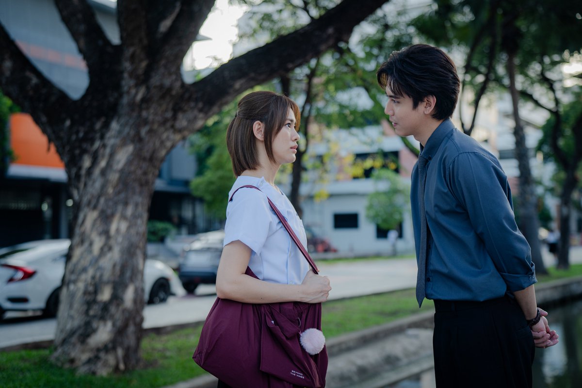 USseriesth's tweet photo. จบ #USTheSeriesEP3 ไปแล้ว ถ้ายังอึ้งอยู่ขอให้ไปดูแบบ UNCUT ตั้งแต่เบรค 1 อีกที ดูจบปุ๊ปฟังเพลง #BetweenUsSeriesMV ก่อนนอนอีกรอบ แวะมาคุยกันในแท็กอีก 1 รู้สึกไม่จุใจวนทั้งหมดอีกรอบได้เลยค่ะ ยาวไปยาวไปปป 

@emiamily @beonnnie @ssingss @view_benyapa @mimrtd https://t.co/C6EMDzkOaM