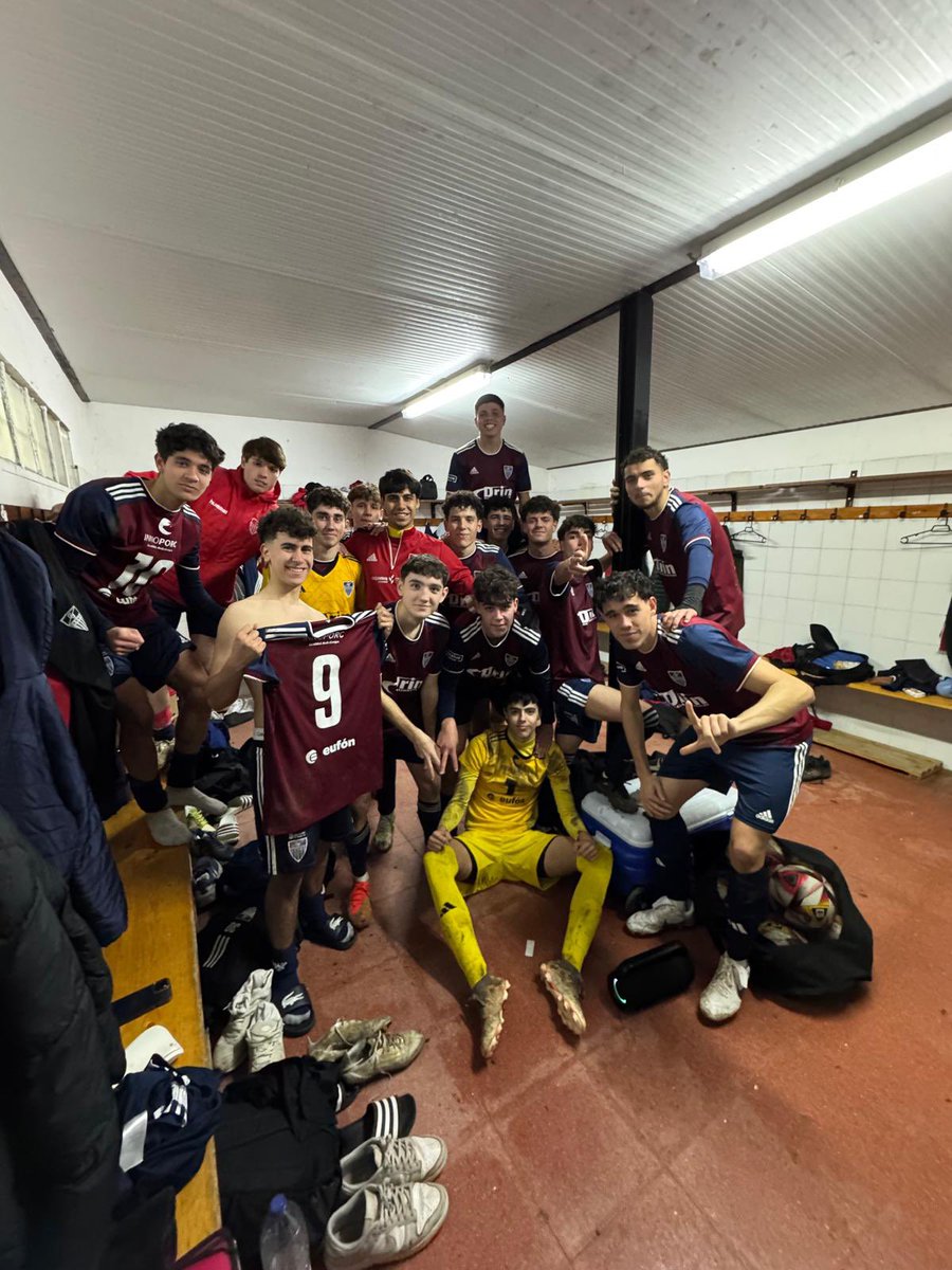 GS_cantera (@segoviana_base) on Twitter photo 🏆 Victoria del Juvenil Regional 1-2 contra el <a href="/CDCascoViejo/">C.D.Casco Viejo</a>
Partido difícil donde el equipo consigue remontar a un equipazo, esfuerzo inmenso de todo el equipo para sumar 3 puntazos!👏🏻
#SomosLaBase #Segocantera 🔴🔵 🏆 Victoria del Juvenil Regional 1-2 contra el <a href="/CDCascoViejo/">C.D.Casco Viejo</a>
Partido difícil donde el equipo consigue remontar a un equipazo, esfuerzo inmenso de todo el equipo para sumar 3 puntazos!👏🏻
#SomosLaBase #Segocantera 🔴🔵
