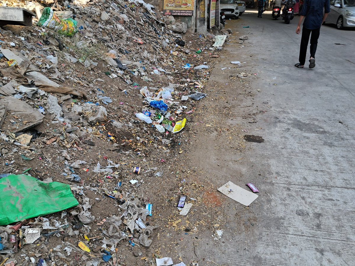 krishna_avs's tweet image. Thanks for addressing the issue 🙏

Please punish the culprits with #HEAVYFINES to stop #GARBAGEDUMPING which is happening allover on footpaths &amp;amp; sides of road from SR Nagar Community Hall Junction to Srinivasa Colony East Kaman SR Nagar.

Please take strict measures that daily..