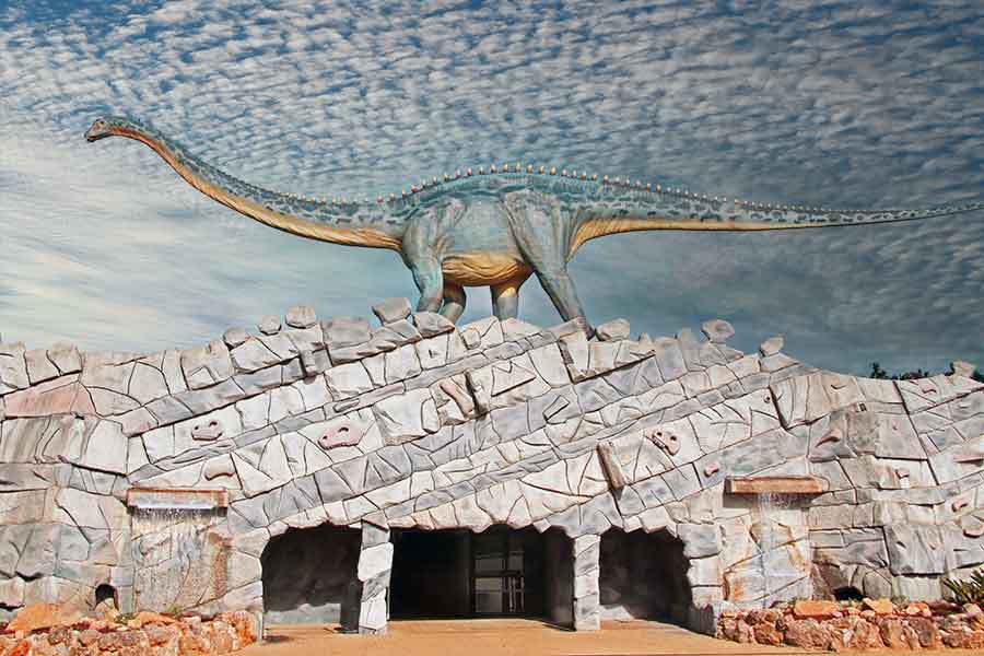 PtTravelGuide's tweet image. If you're looking for rare dinosaur fossils, then there's no better place than Lourinhã on the west coast of Portugal;
portugaltravelguide.com/lourinha/