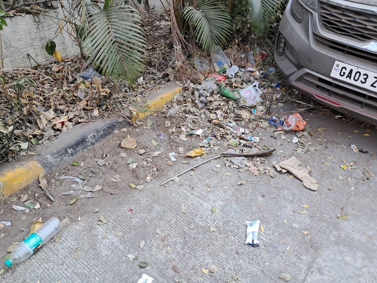 krishna_avs's tweet image. Thanks for addressing the issue 🙏

Please punish the culprits with #HEAVYFINES to stop #GARBAGEDUMPING which is happening allover on footpaths &amp;amp; sides of road from SR Nagar Community Hall Junction to Srinivasa Colony East Kaman SR Nagar.

Please take strict measures that daily..