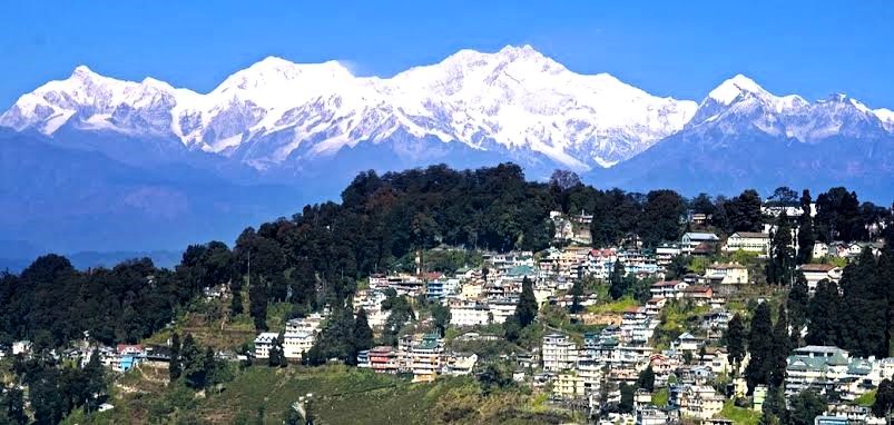 GujaratHistory's tweet image. Today in history: 191 years ago, the British East India Company obtained #Darjeeling (now in West Bengal) from the King Chogyal of Sikkim on 1 February 1835.