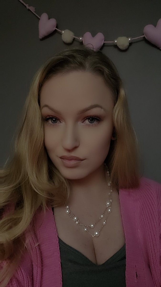 DelilahDevine7's tweet photo. Hello There
#onlyfans #newpost #newmessages #newcontent #sellingcontent #buyingcontent #linkinbio #subscribetoday #finsub #findom https://t.co/91xqF6Q11V