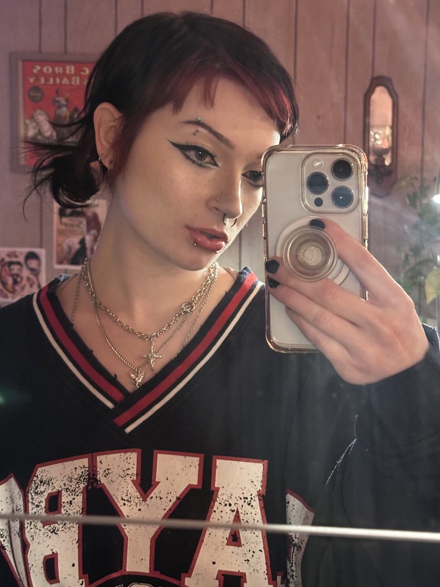 rate my new lip piercings 1-10 😇