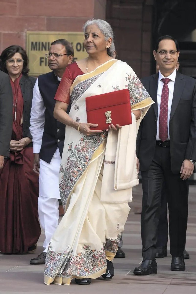 BandanaPreyashi's tweet photo. With Madhubani saree taking centre stage today, all thanks to Hon’ble Finance Minister, couldn’t resist sharing mine! #MadhubaniArt https://t.co/piMZci8mUv