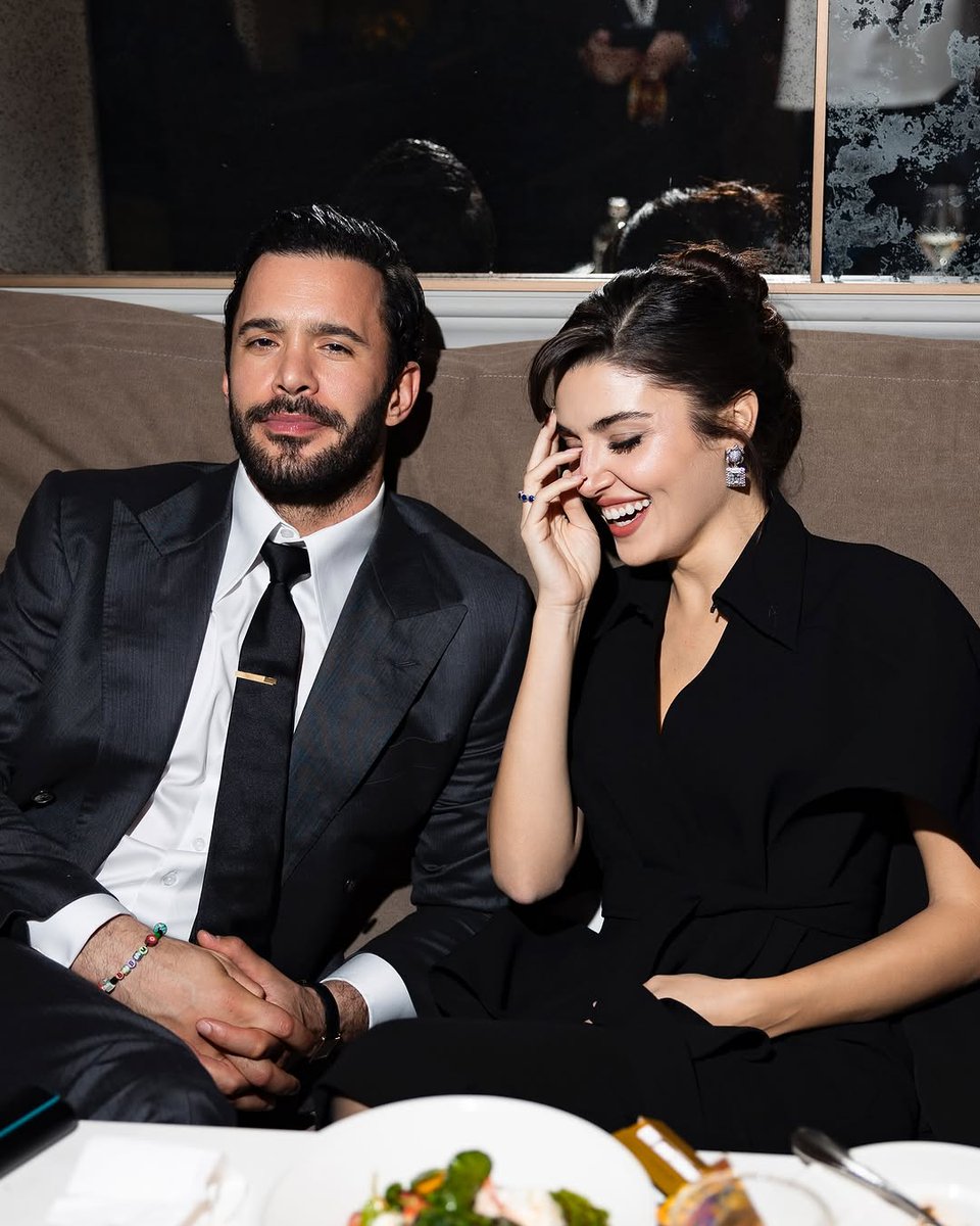 Bayıldım bu kareye 😍

#HandeErçel || #BarışArduç