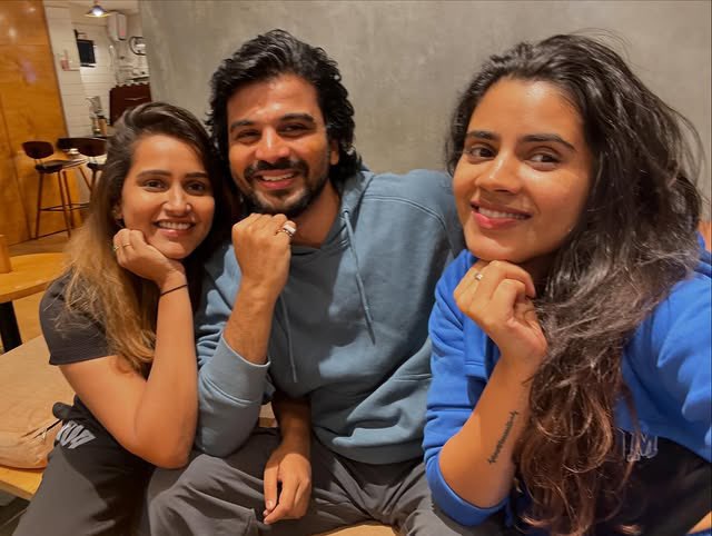 Me_Sanujan's tweet photo. Our dear Goa Gang,
We love you so much 🫶🏼😭❤️
#Rayan #Soundarya #Jacquline
@Rayan_offl @soundariyananju @jackline_lydia
#BiggBossTamil8 #goaguys https://t.co/Do9vSct9LQ