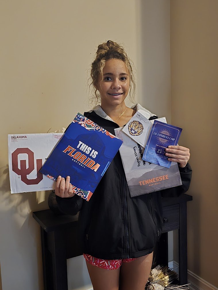 UsheryPeyton's tweet photo. Came home from a great workout with my gym partner  @Kennedyushery21 last night to a full mailbox of camp invites from some of my dream schools @LSUsoftball , @OU_Softball , @GatorsSB and @Vol_Softball.  🎉 🙏  #neverstopworking #gotmail #humbled @ga_impact09 https://t.co/ucwyUCd1nL