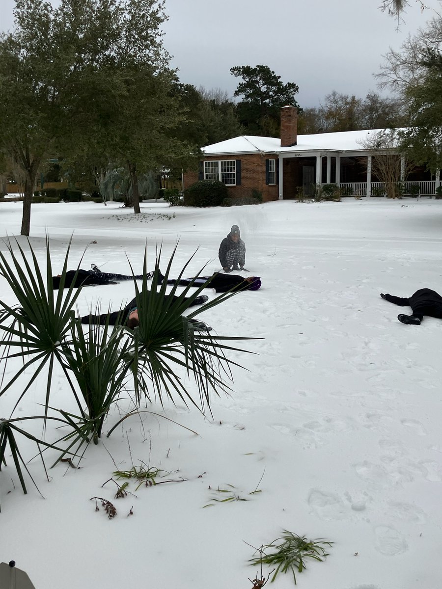 Last week, our residents got to experience the magic of a winter wonderland right here on campus! From joyful laughter to snowball fights and perfectly crafted snow angels, it was a day filled with pure happiness. Share your favorite snow day memory in the comments! ⛄👇