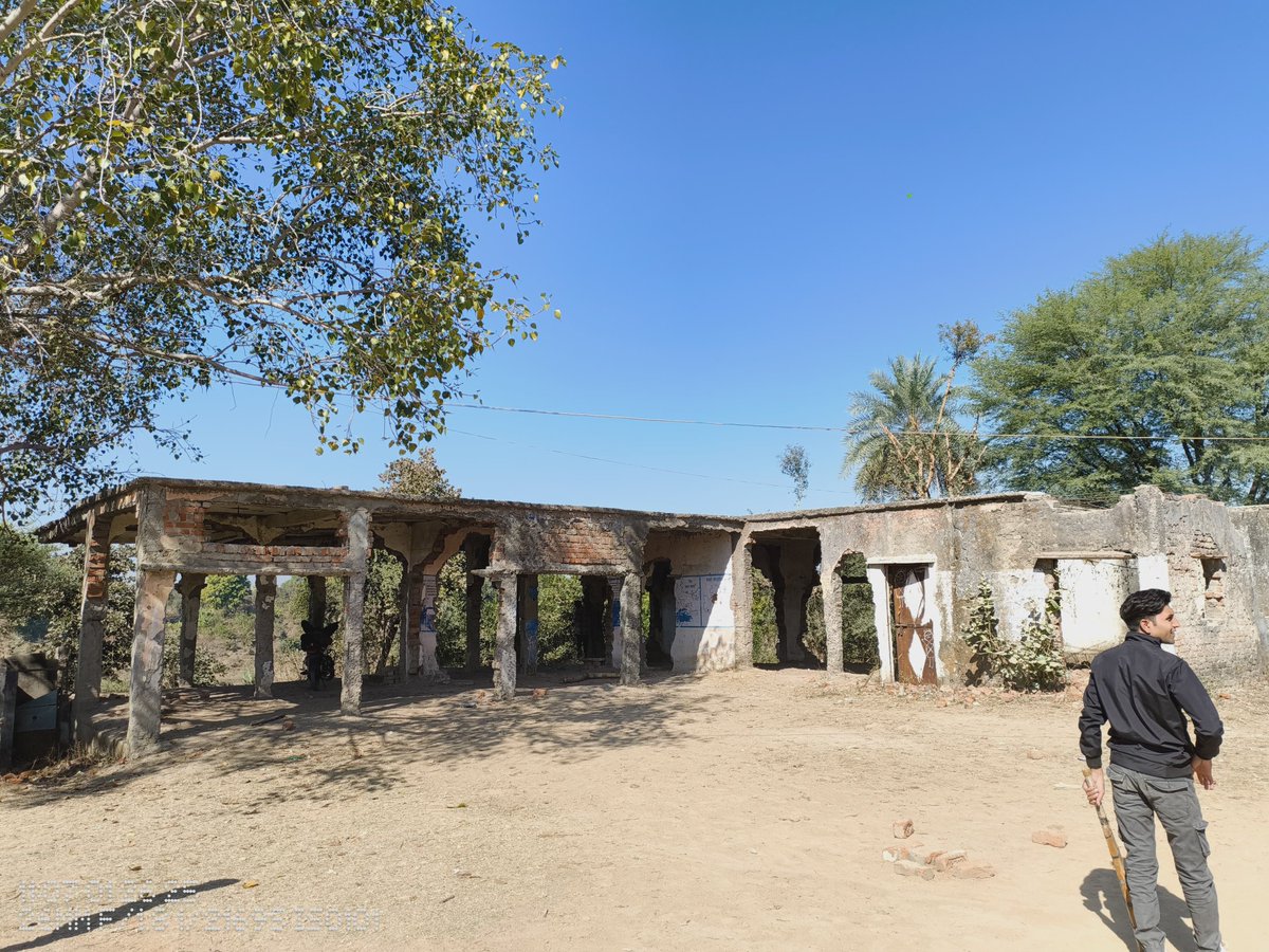 AidsoShubham's tweet photo. MS school of our village [Raghogarh, Guna MP]
@JVSinghINC https://t.co/ofapNf1L9v