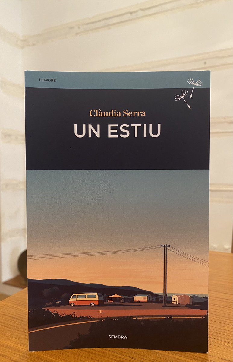 «Un estiu», de <a href="/ClaudiaSerraG/">Clàudia Serra</a> (<a href="/SembraLlibres/">Sembra Llibres</a>). Una gran obra de «teatre document» que no deixa indiferent, una denúncia implacable d’una tragèdia que s’hauria pogut evitar. Una veu dramàtica en català que no pot passar desapercebuda.