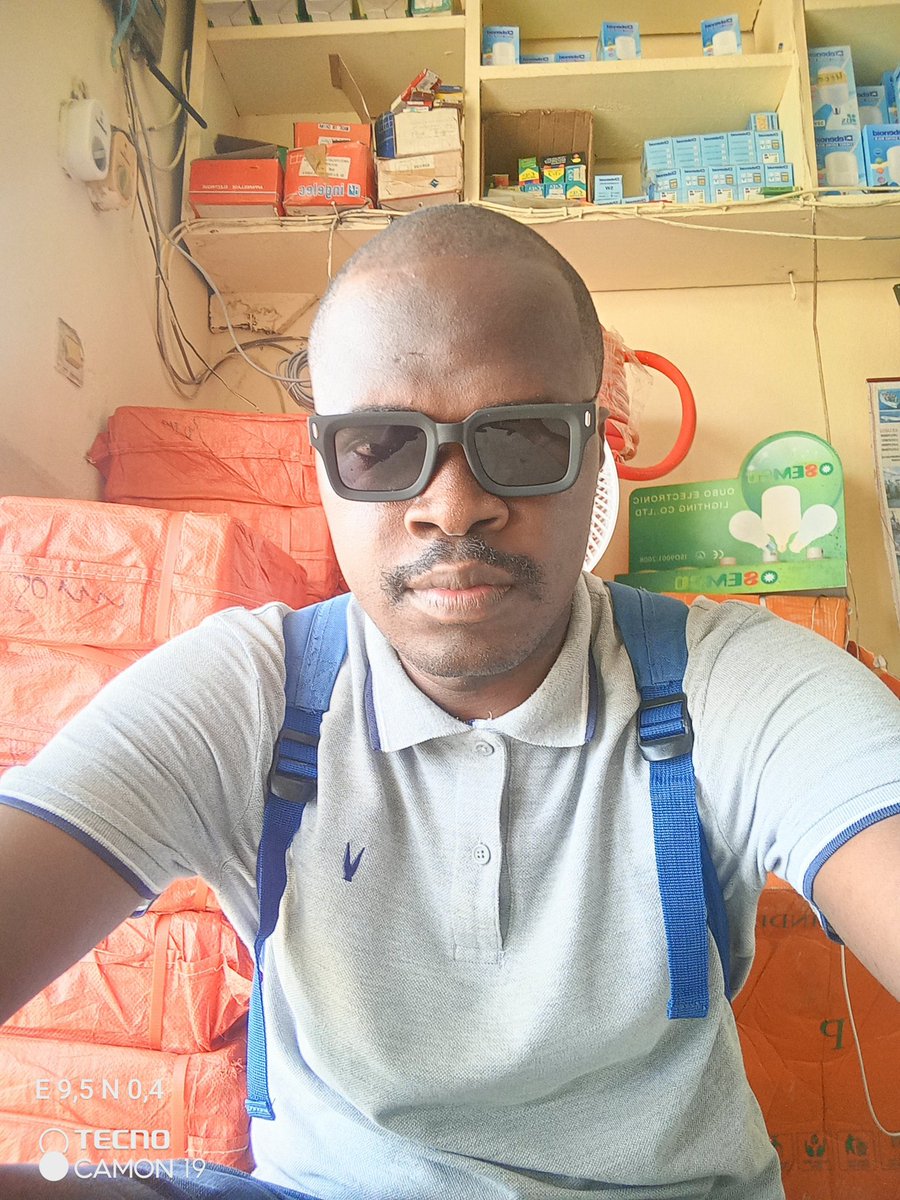 On a juste la même moustache rien de plus.