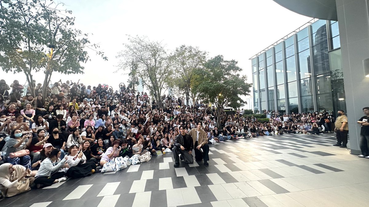 ChenRcj's tweet photo. ขอบคุณที่มาหากันนะครับ 🖤💋  #สนามอ่านเล่น2025xJoongDunk https://t.co/Xw0TFMJWl4