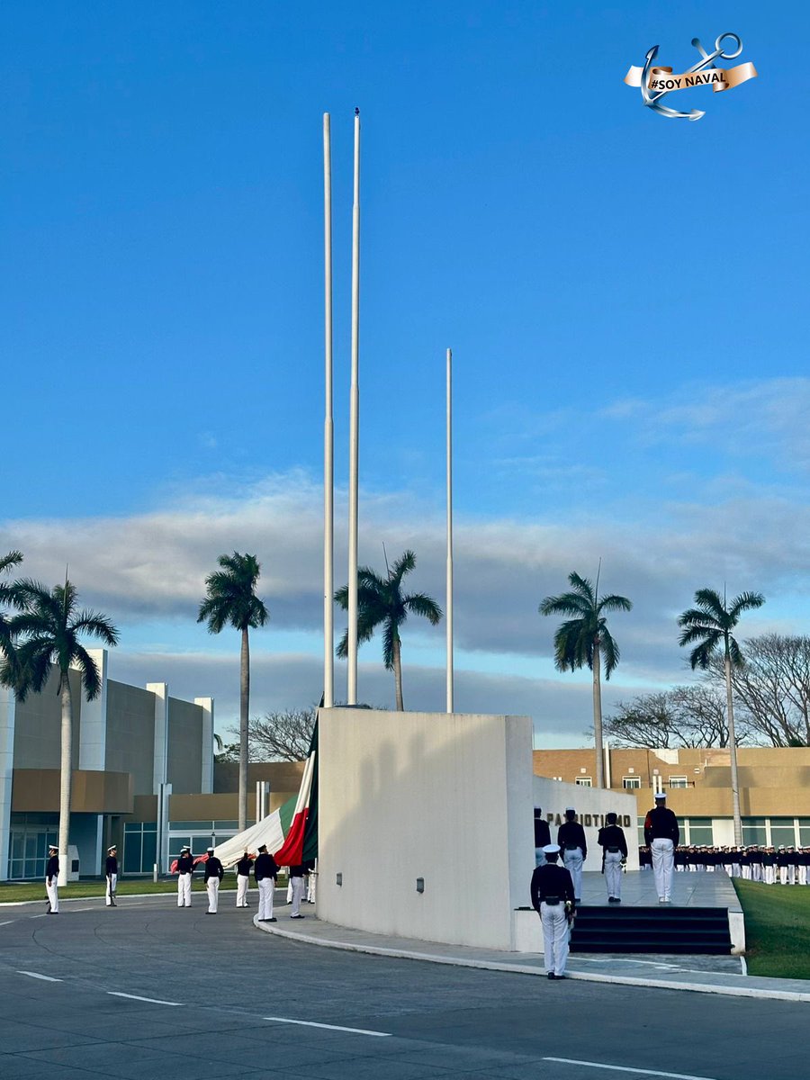 SEMAR_mx's tweet photo. Izamos con #OrgulloNaval nuestro lábaro patrio, símbolo de unidad, valentía y compromiso por nuestra nación.

#FelizSábado 
#BuenosDías 
#ArmadaDeMéxico https://t.co/qcPDIqPpDi