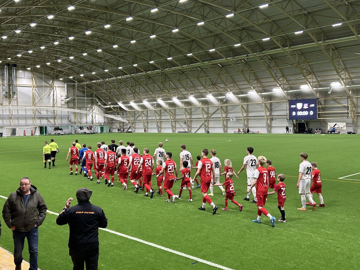 JanneSarkka's tweet photo. Suomen uusimman ja tilavimman futishallin elämä potkaistaan alkuun JJK-FCV -harkkamatsilla. Kiitos @JKLn_kaupunki @pohjolarakennus @JJK1923 @miesten_ykkonen https://t.co/Z2B4VSlmr0